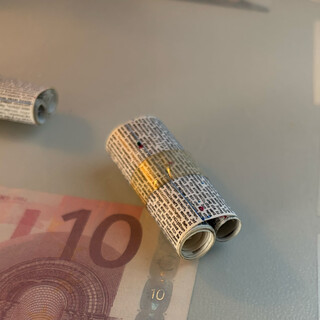 foto eines rollbaren pfuschzettels meiner mutter aus den späten 70ern oder frühen achtzigern mit sehr klein-kopierten schrift