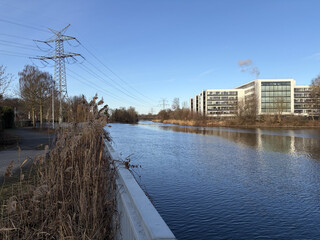 foto der spree auf der höhe der BSH hausgeräte gmbh vom knüppeldamm aus aufgenommen