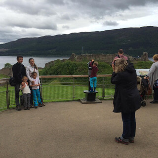 Photo by felix schwenzel in Urquhart Castle with @katia__kelm. Keine Fotobeschreibung verf&uuml;gbar..