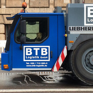 Photo by felix schwenzel in Gandarmen Markt. Keine Fotobeschreibung verf&uuml;gbar..